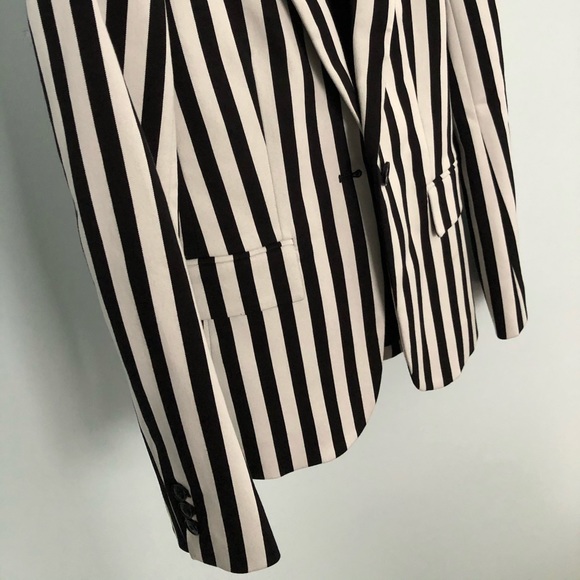 FRAME Classic Blazer in Noir Multi Stripe - Picture 8 of 9